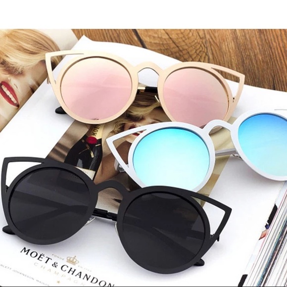 SUNGLASSES/SUNSHADES - Picture 1 of 1